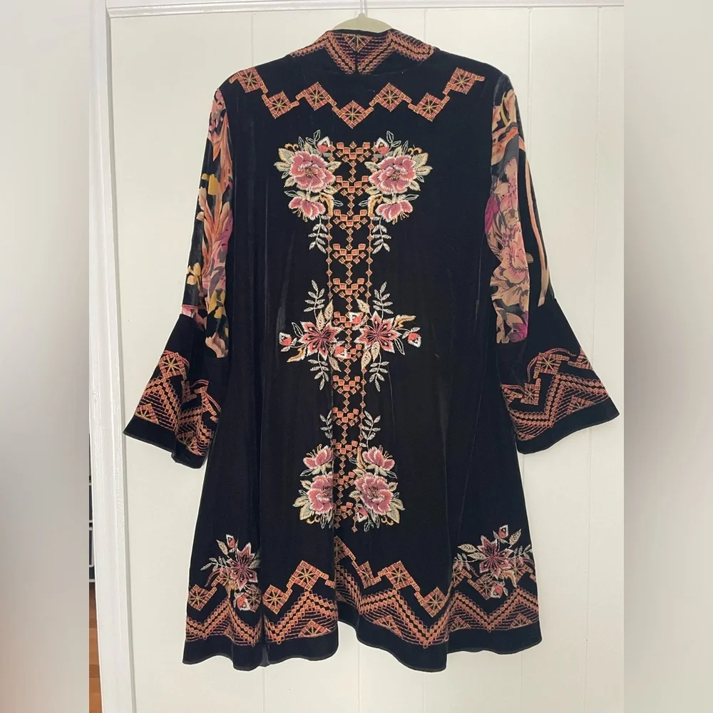 Embroidered Velour Duster. - Picture 4 of 8